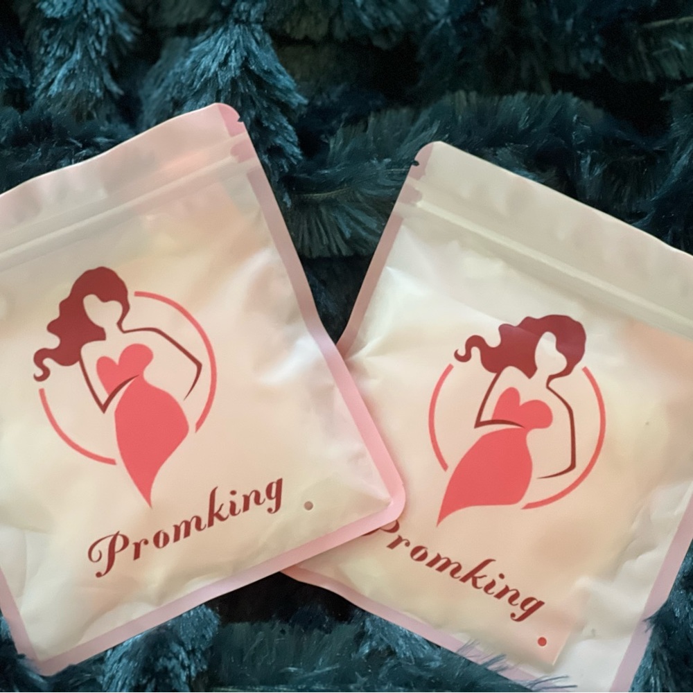 Breast Pasties Lift…Invisible Nipple Coverage, color nude. NEW. Never opened.